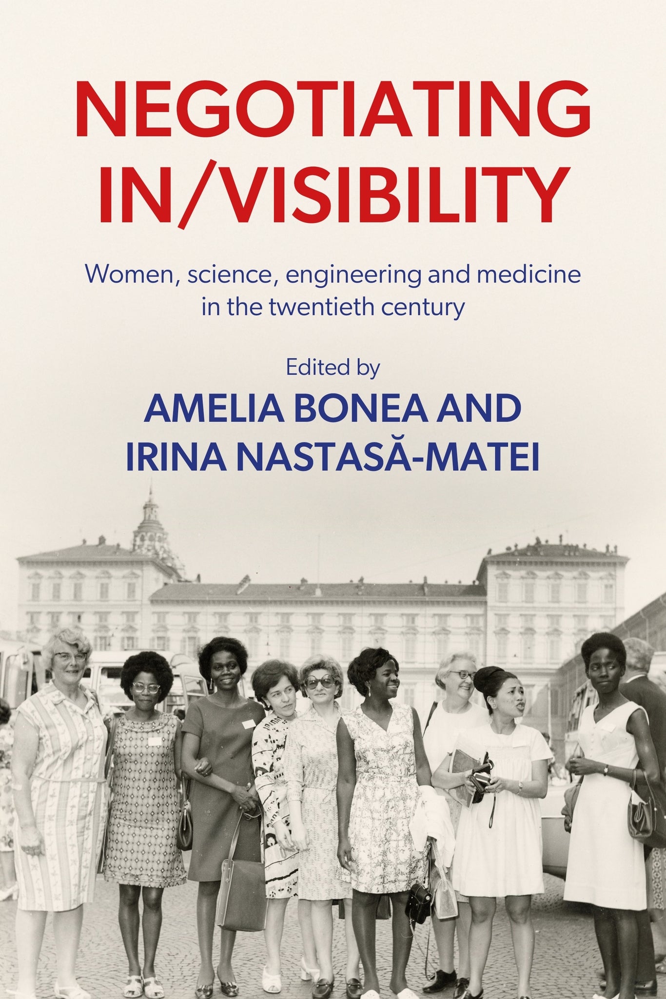 Cover image for Negotiating in/visibility ISBN 9781526178381